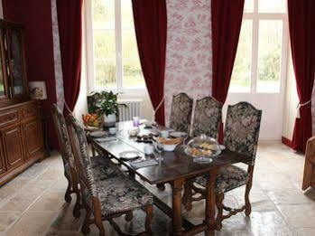 Chateau De La Touche Bed & Breakfast Savigny-Levescault Exterior photo