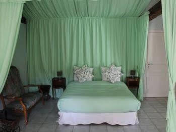 Chateau De La Touche Bed & Breakfast Savigny-Levescault Exterior photo